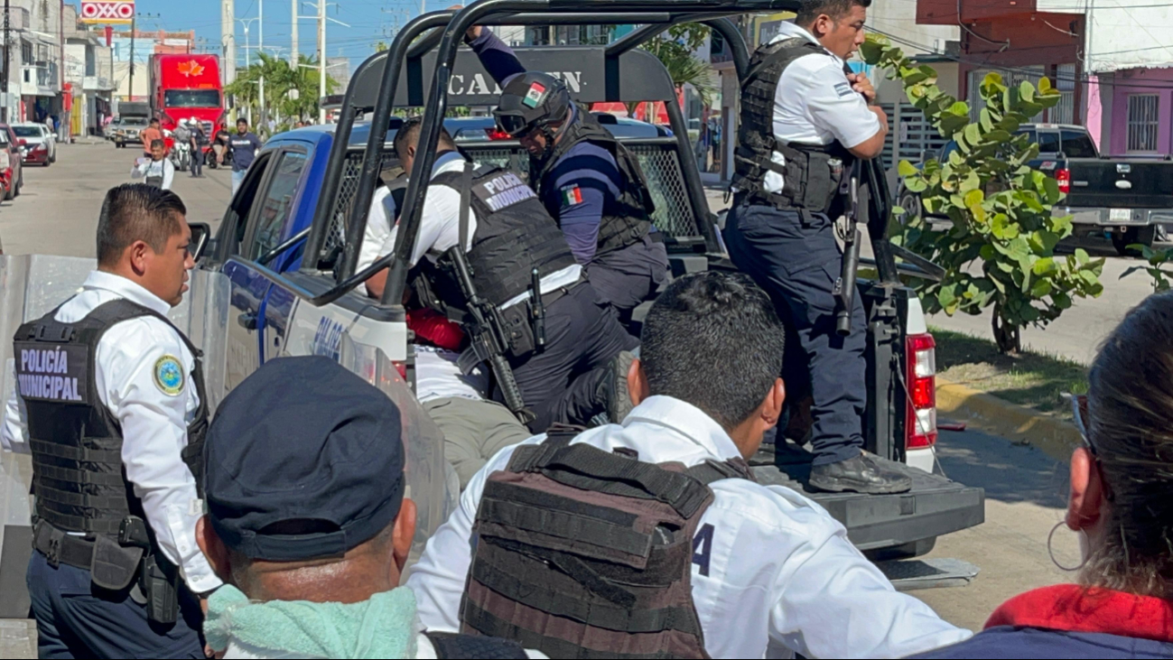 Tres hombres fueron asegurados por la Policía Municipal durante la dispersión de una manifestación que bloqueaba la avenida 10 de Julio