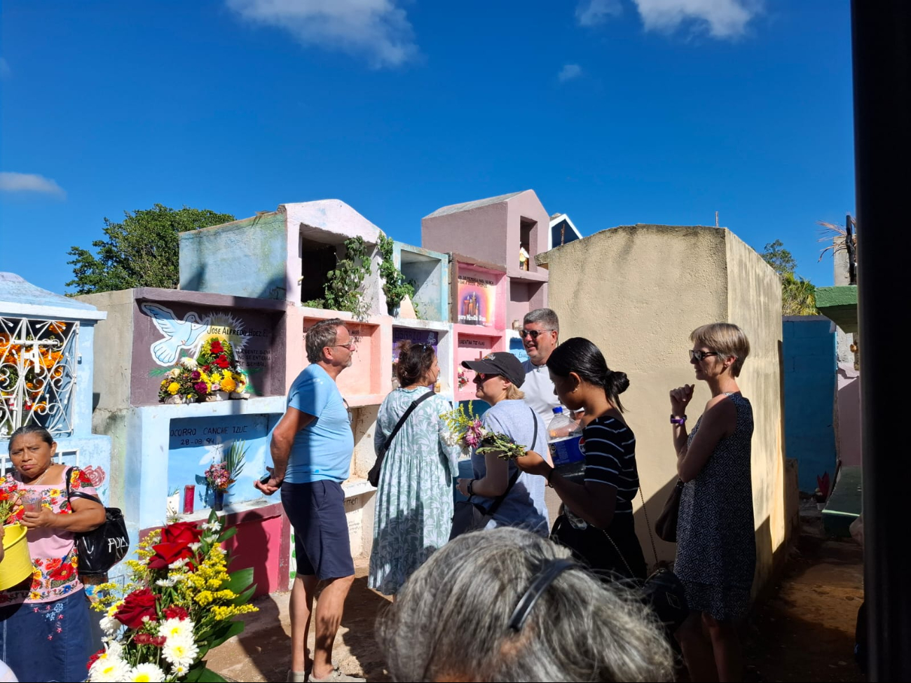 Cobrarían entrada al cementerio de Pomuch