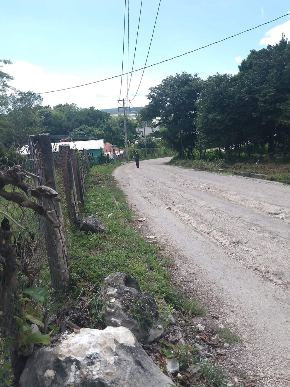 Alertan en Escárcega por hombre sospechoso merodeando cerca de una escuela 