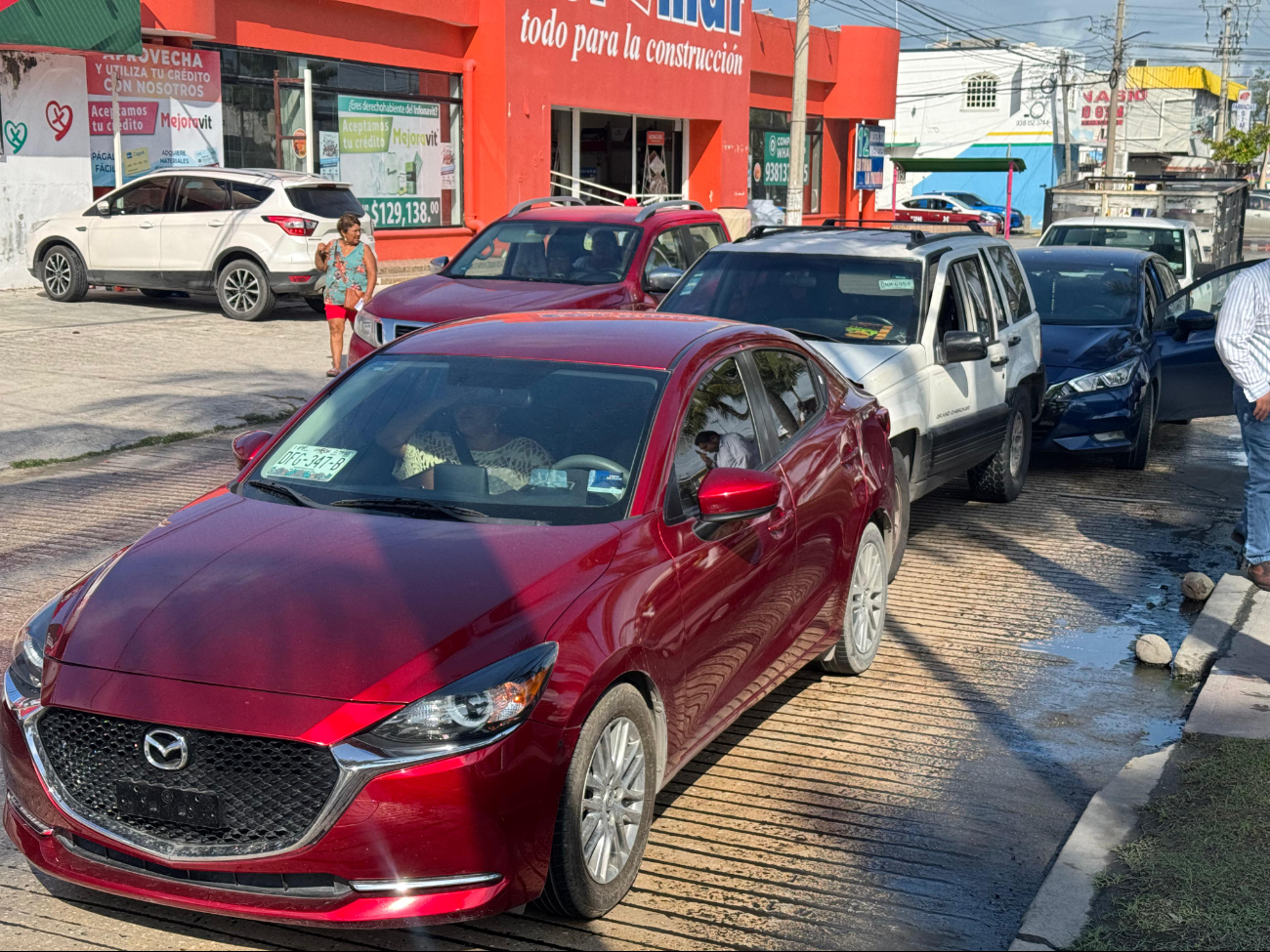 Aparatosa carambola entre 4 vehículos genera caos vial en Ciudad del Carmen 