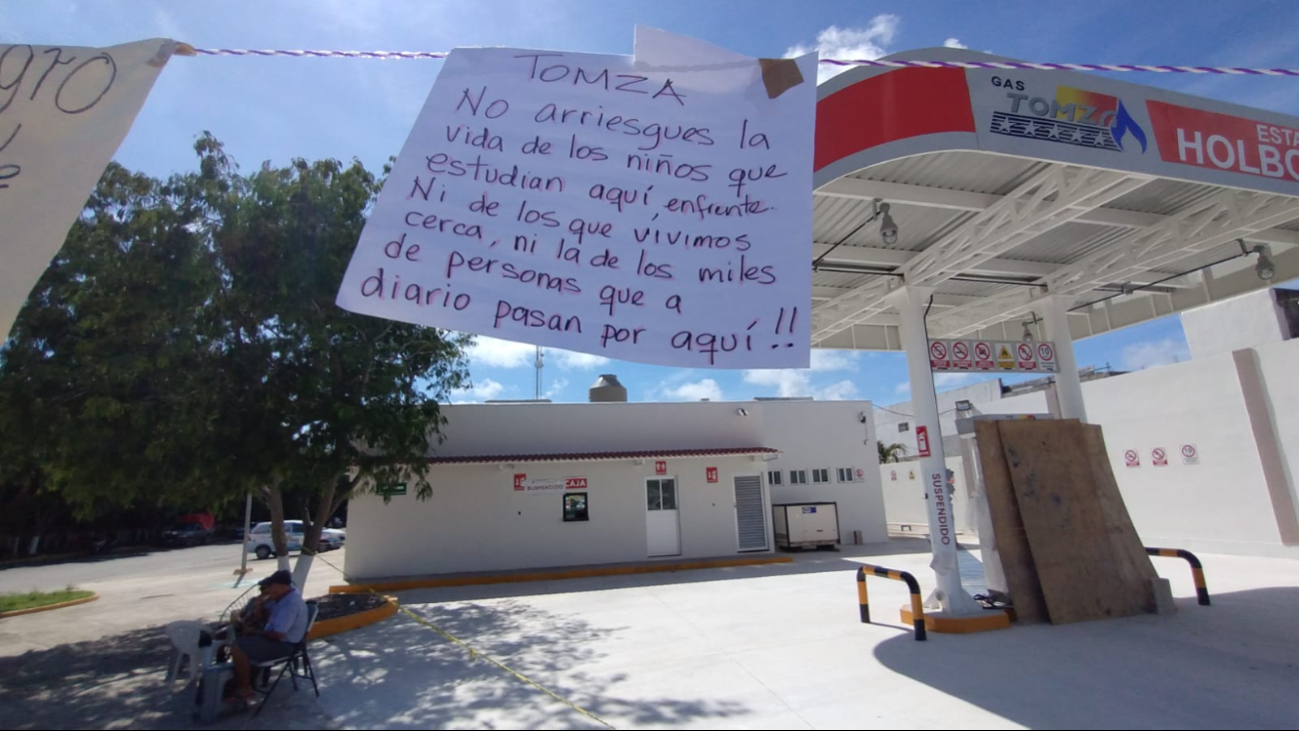 Vecinos acampan en contra de gasera Tomza