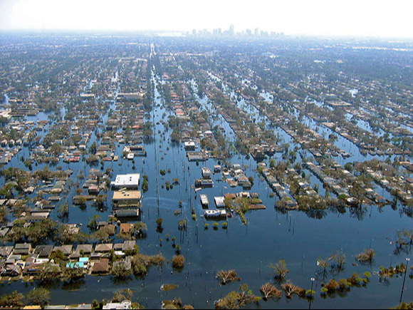 Vista de Nueva Orleans inundada después del Katrina, el 11 de septiembre de 2005