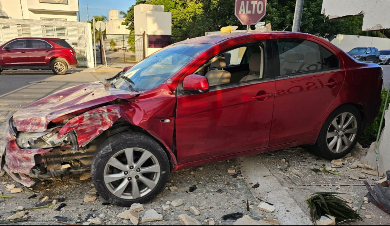 El accidente ocurrió la mañana de este sábado en la calle Alboradas con Narcisos de la Supermanzana 326.