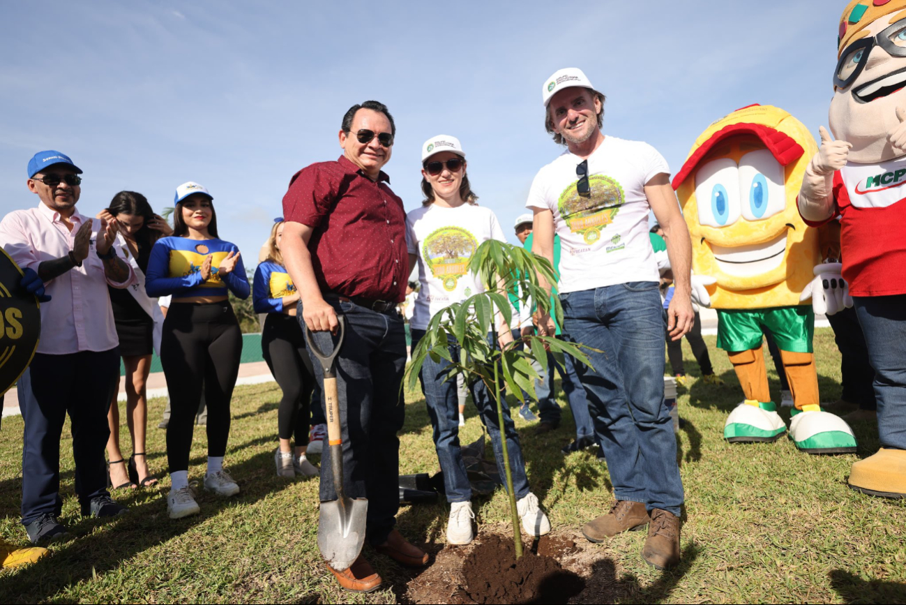 Gobernador Huacho Díaz Mena encabeza trabajos de reforestación