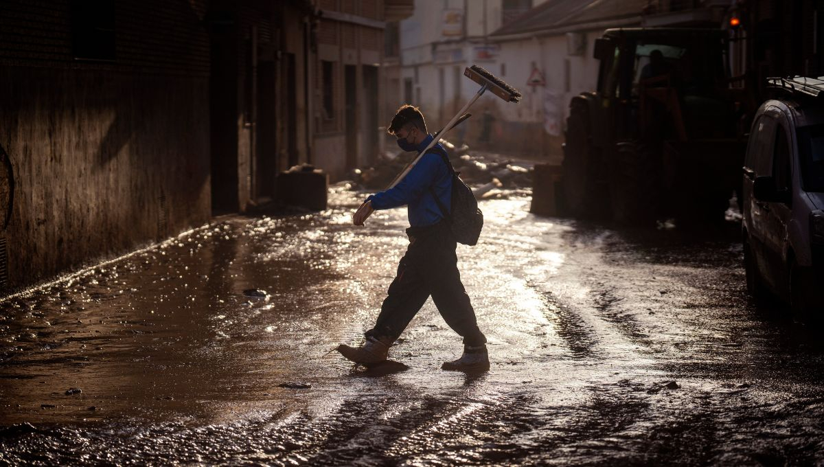 Último reporte por devastadoras inundaciones en Valencia es de 220 muertos y más de 36 mil rescates