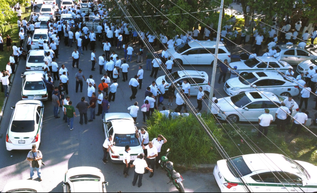 Taxistas de Cancún se movilizan en defensa de su líder acusado de homicidio