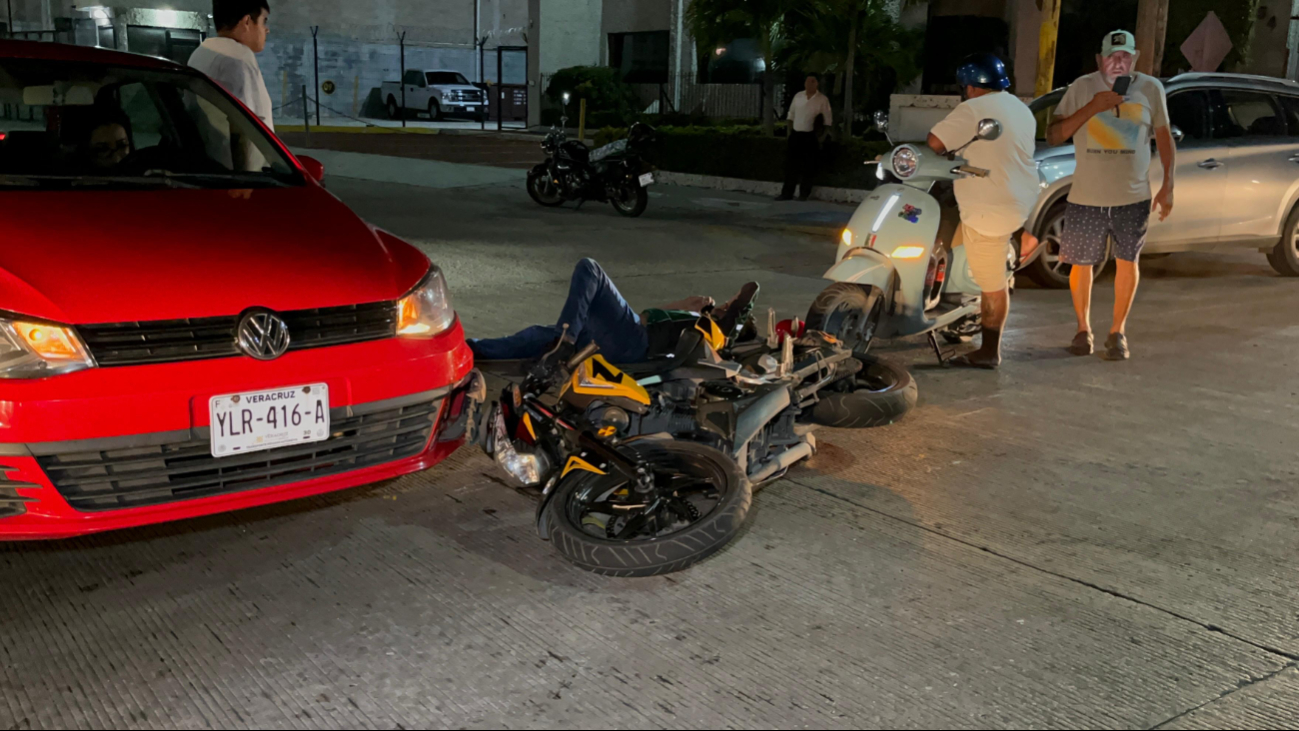 Motociclista lesionado en percance vial