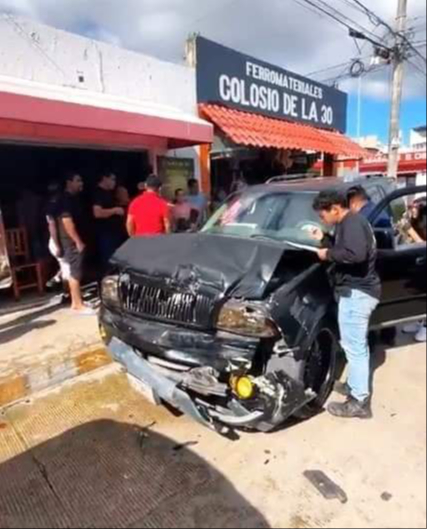 Conductor causa terrible accidente dejando a dos mujeres heridas en Playa del Carmen