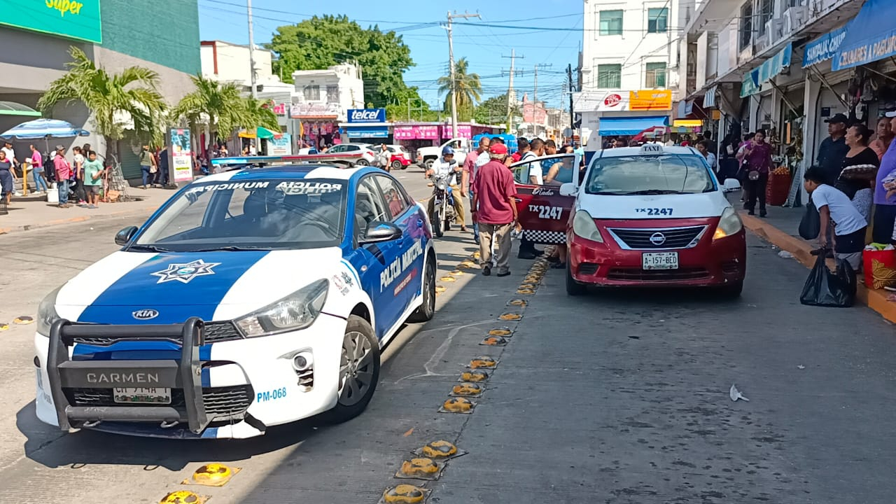 Mujer accidentada por taxi en el centro.