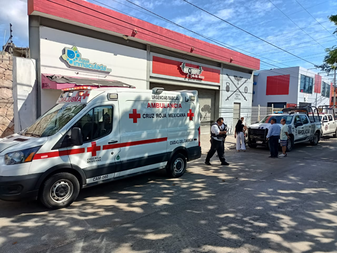 Joven recibe descarga eléctrica mientras pintaba un techo en Ciudad del Carmen