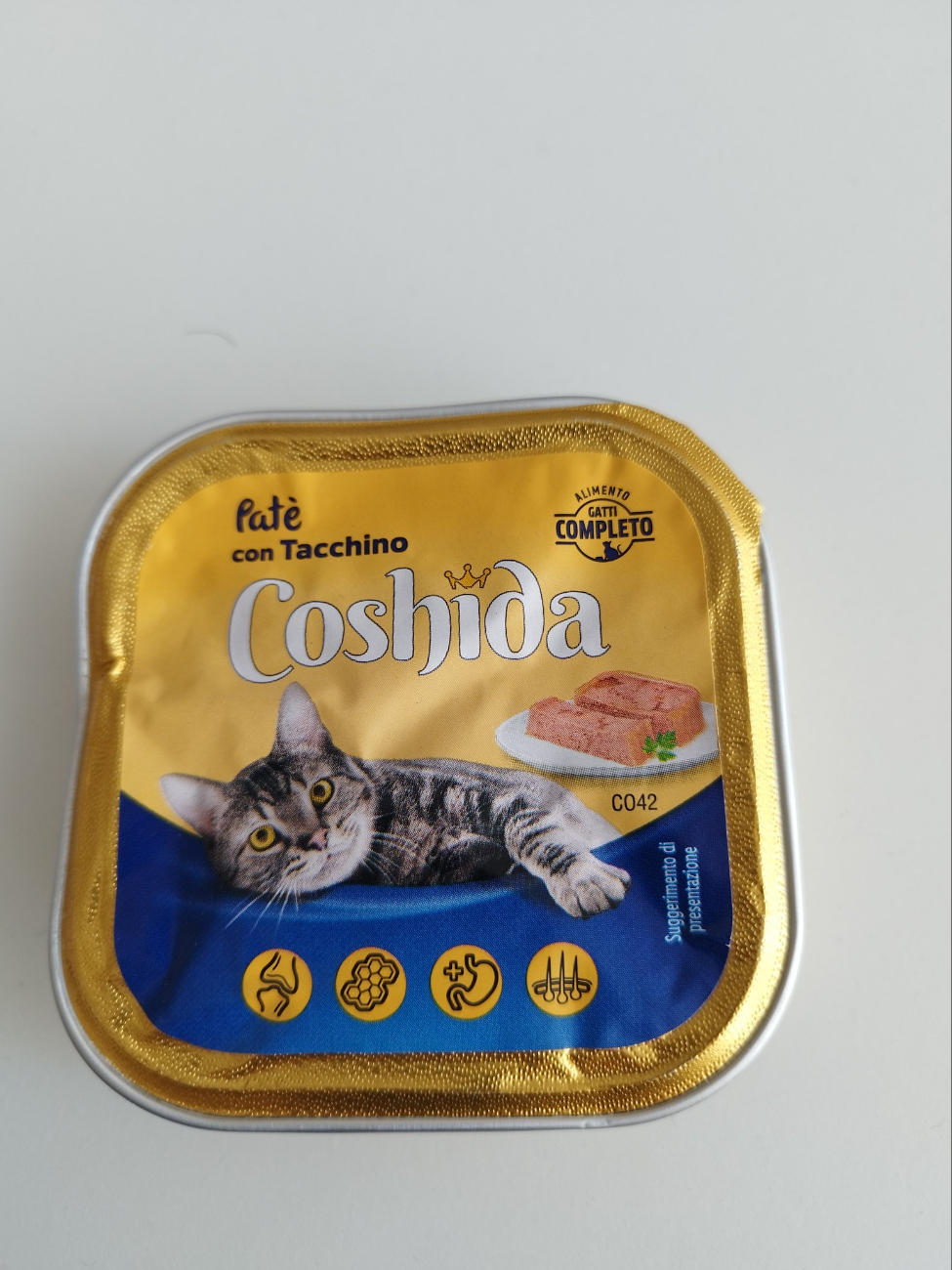 Usuario en redes sociales comparte haber recibido comida para gato en vez de celular.