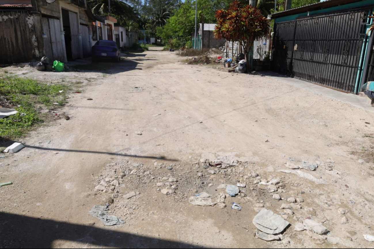 Las calles en la colonia carecen de pavimentación.