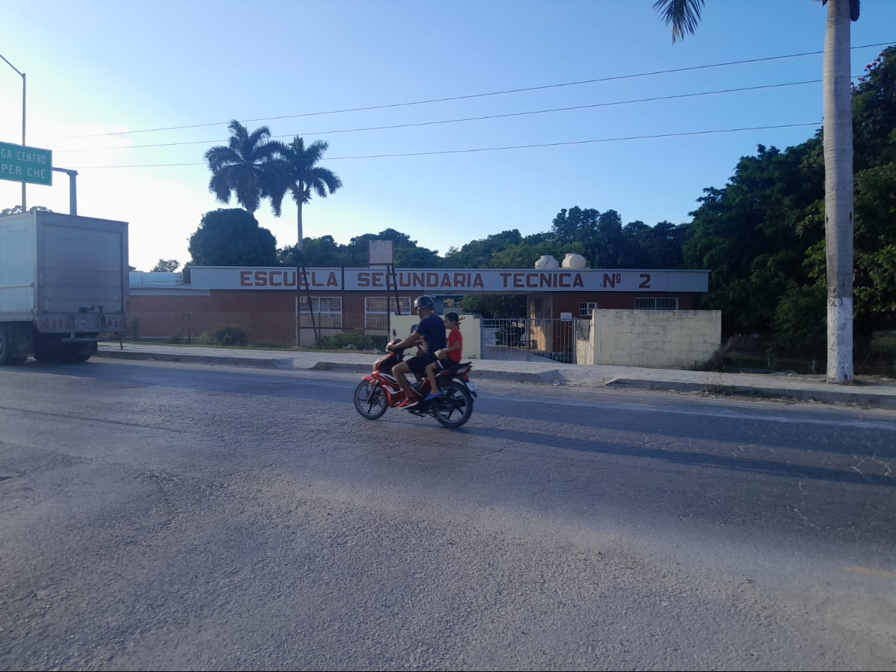 Los hechos ocurrieron a las 12:20 horas, cuando los maestros fueron alertados por otros estudiantes