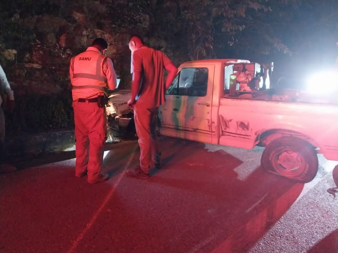 Camioneta se sale de la carretera Escárcega-Villahermosa por exceso de velocidad y poca visibilidad