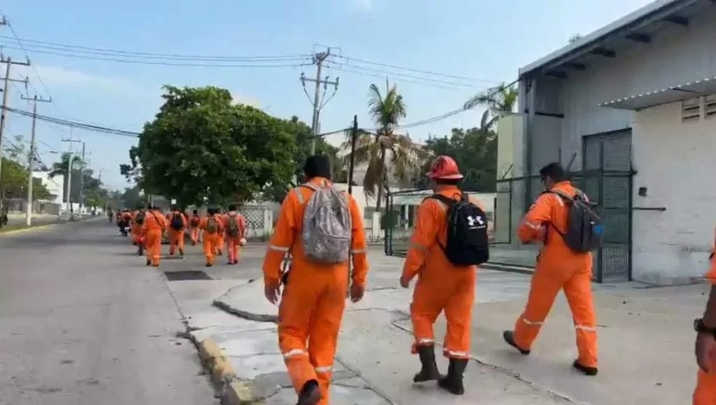 Carlos Alberto Arjona Gutiérrez, presidente de CANACO SERVYTUR, señala que esta práctica es una consecuencia del impago de PEMEX a sus proveedores