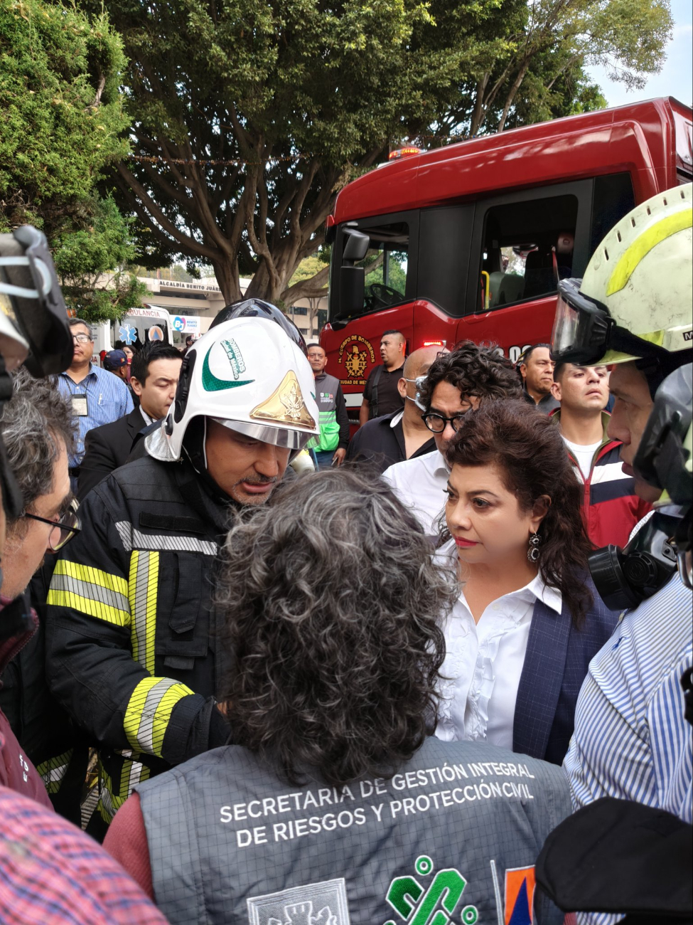 Confirman 4 muertes en el incendio en la alcaldía Benito Juárez.