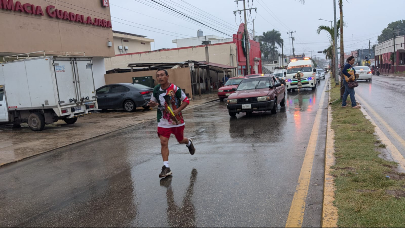 Lluvia se presenta durante  recorrido de peregrinos guadalupanos en José María Morelos