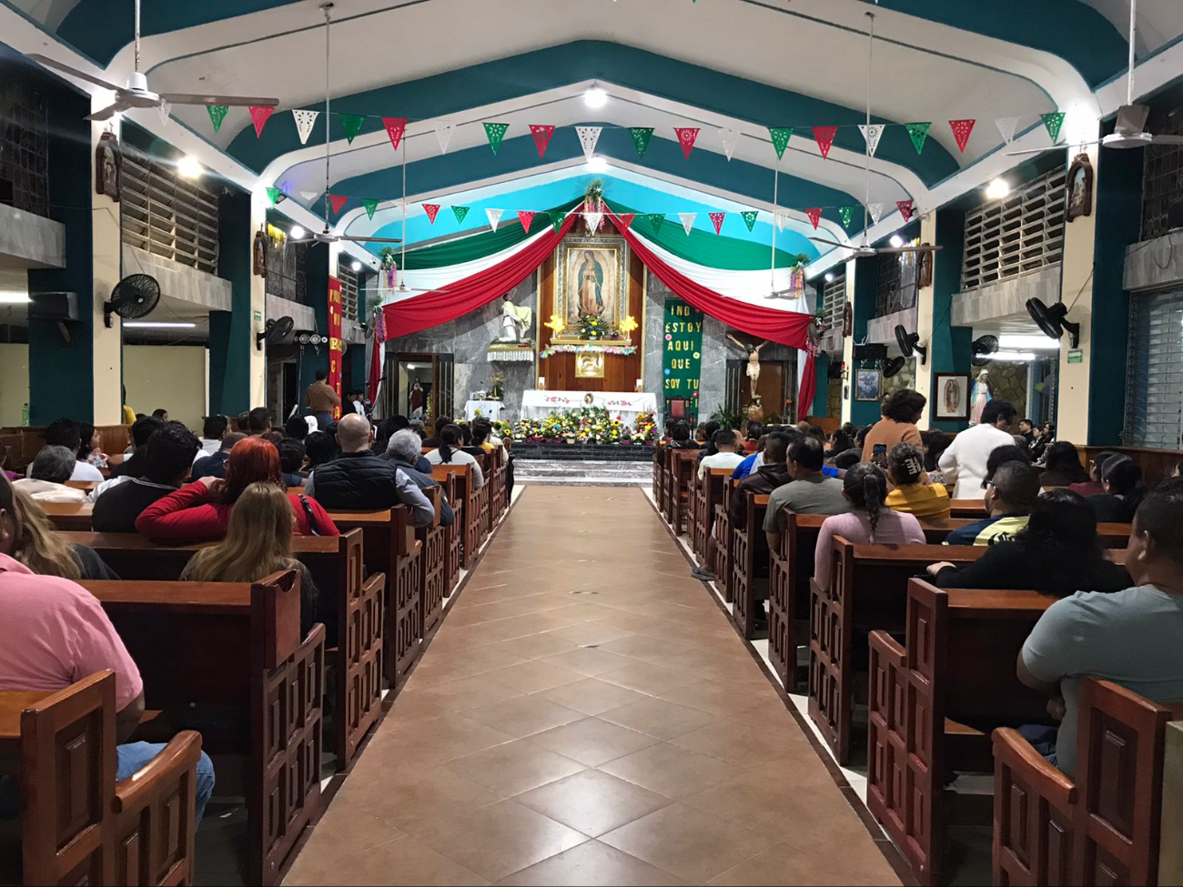 Feligreses asistieron por aniversario 493 de la aparición de la Virgen en Tepeyac.