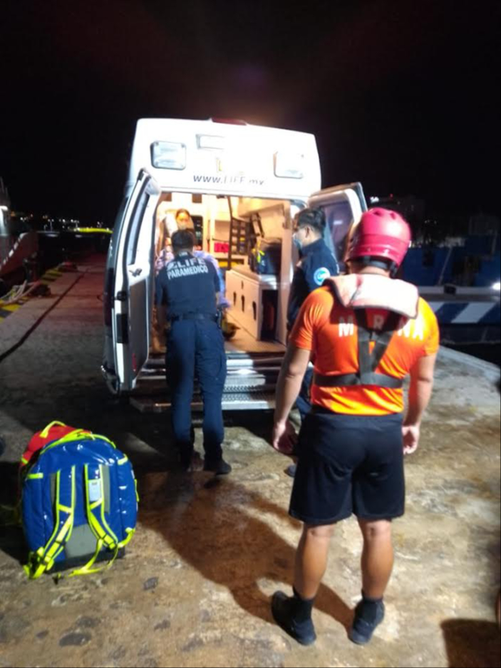 Una vez en Puerto Juárez se realizó el traslado por parte de cuerpos de emergencia