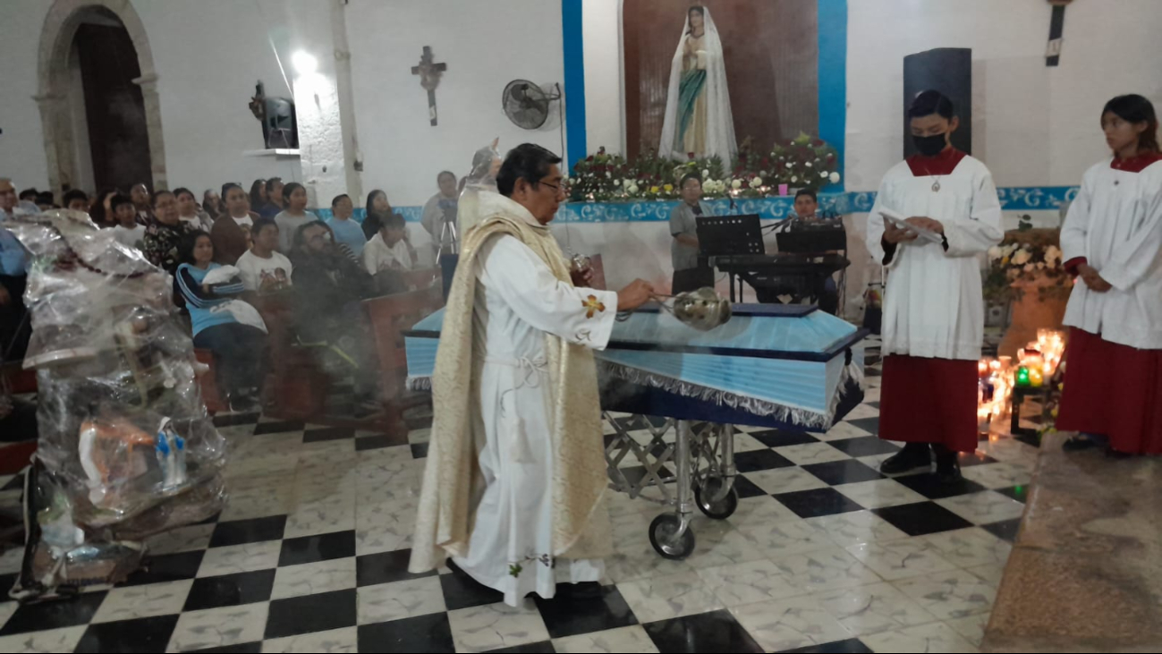 Peregrina fallecida en accidente recibe último adiós en misa de la Virgen en Bécal, Calkiní