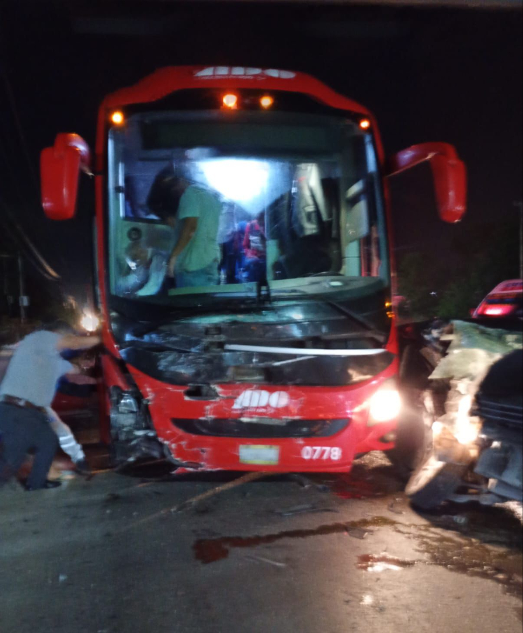 El copiloto del coche fue declarado sin vida en la escena