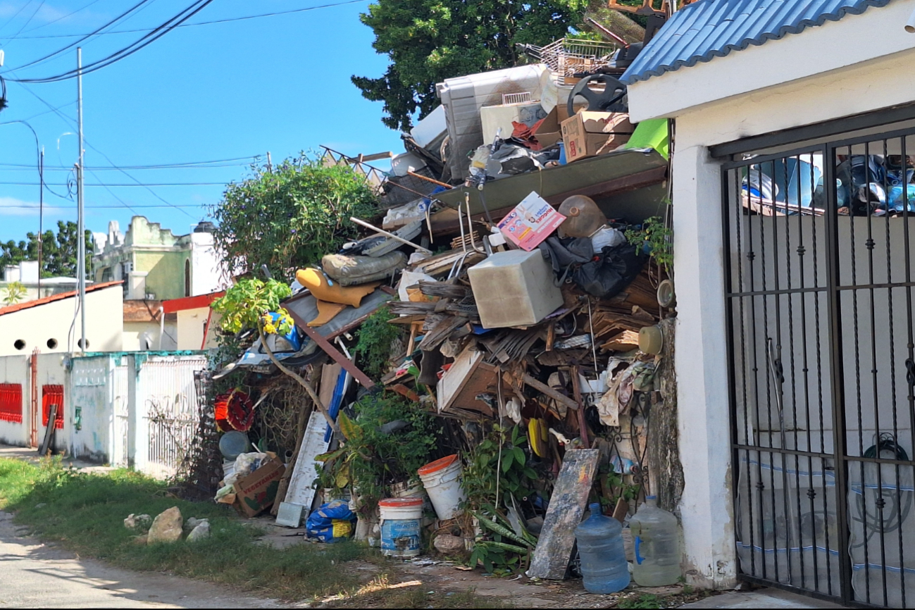 Los colonos afirman que la casa se ha convertido en foco de infección.