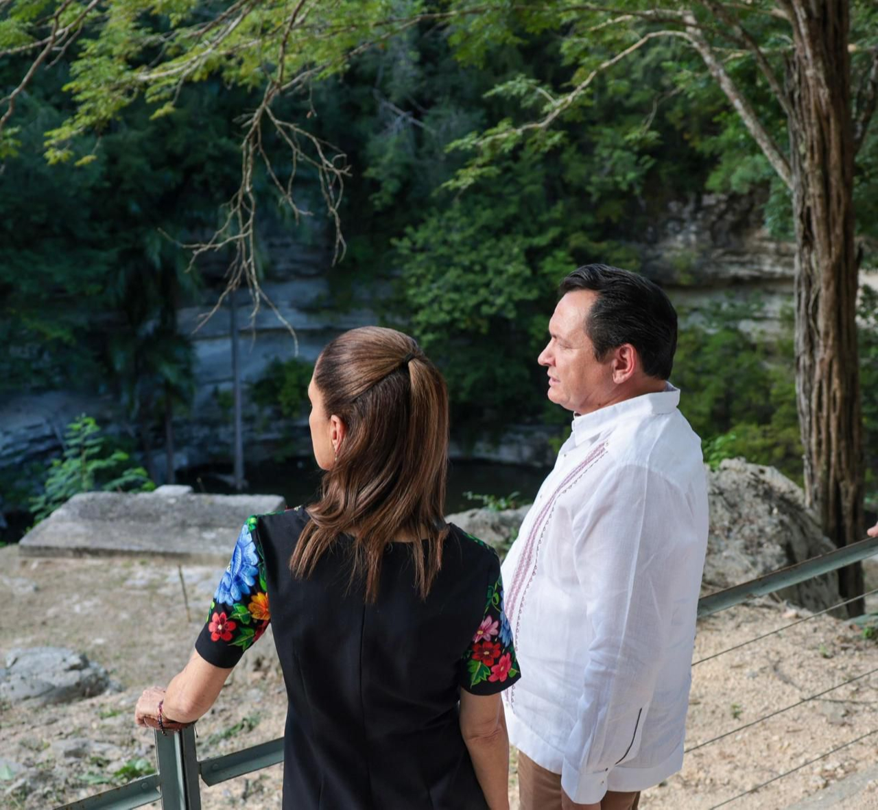 Entre los lugares que visitaron estuvieron El Castillo y el Cenote Sagrado