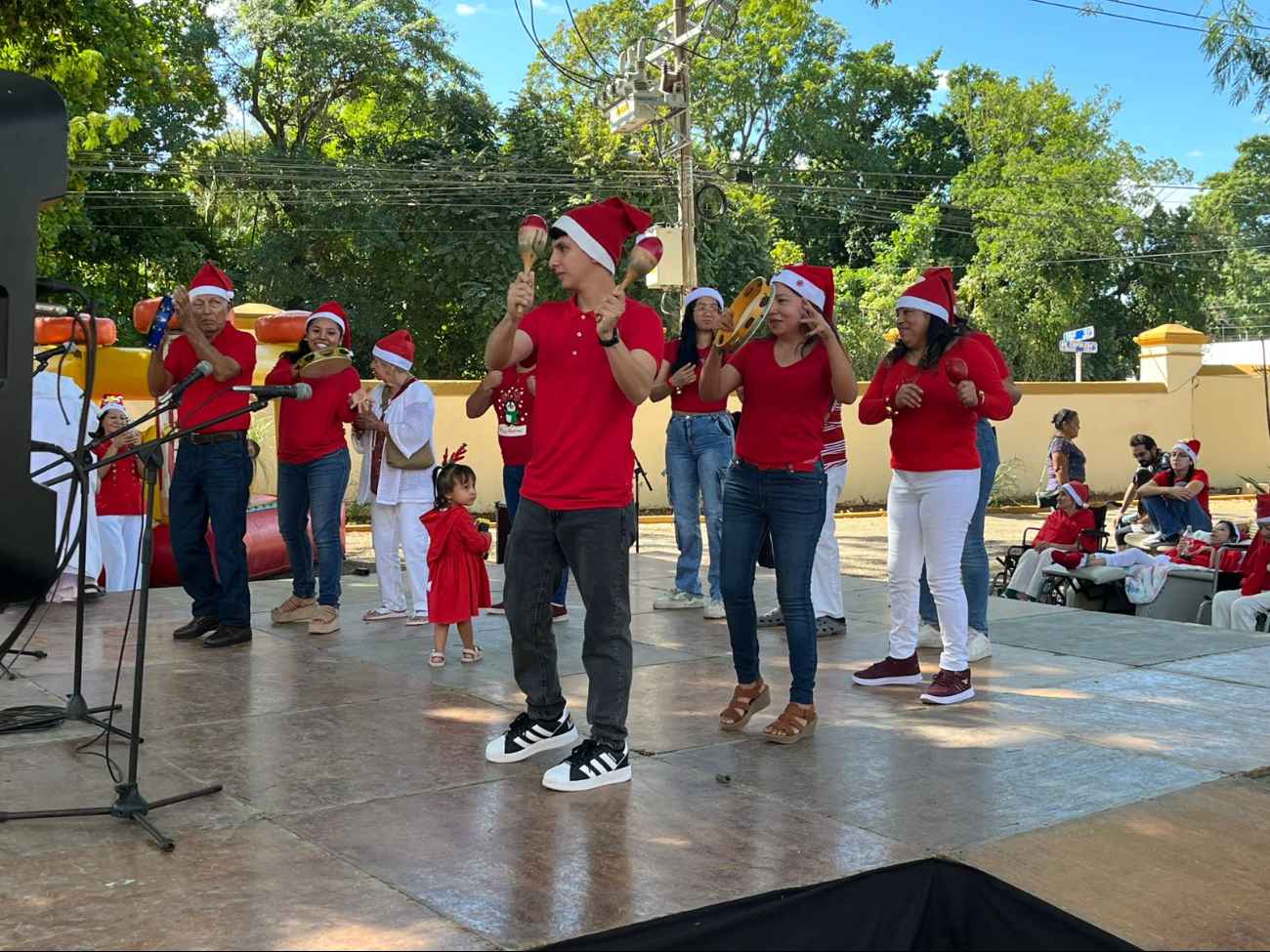 En el concurso participaron familiares de los abuelitos