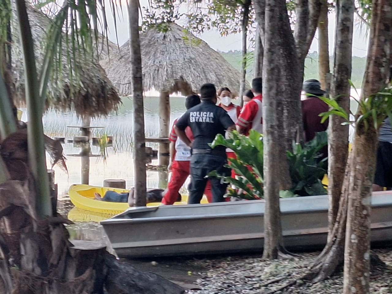 Igualmente, elementos de la policía estatal acudieron a la escena.