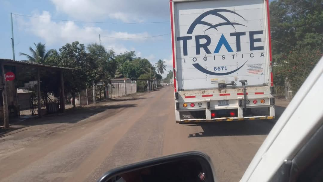 En Atasta exigen que coloquen reductores de velocidad