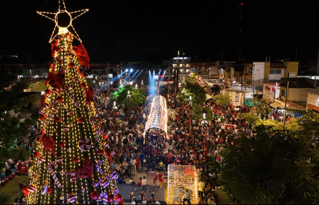 El 6 de diciembre, se realizó el Magno Encendido del Árbol Navideño en la Plaza Cuauhtémoc