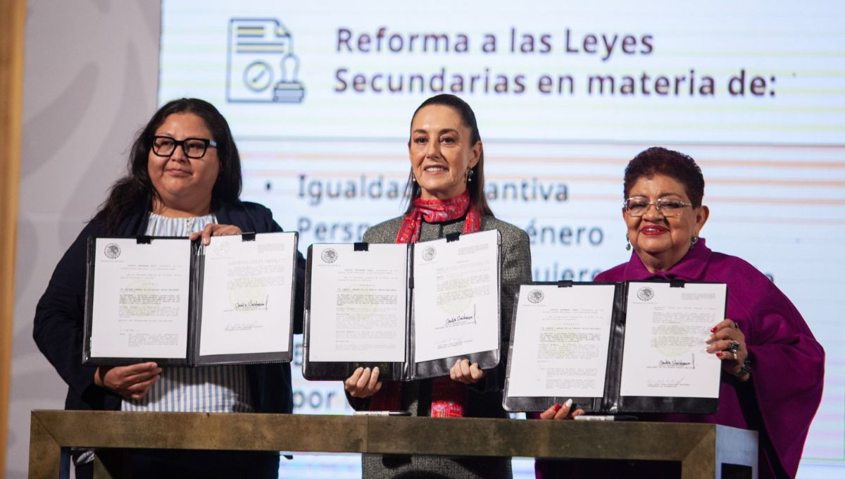 La Presidenta de la República firmó las reformas legales que fortalecen la protección y derechos de las mujeres