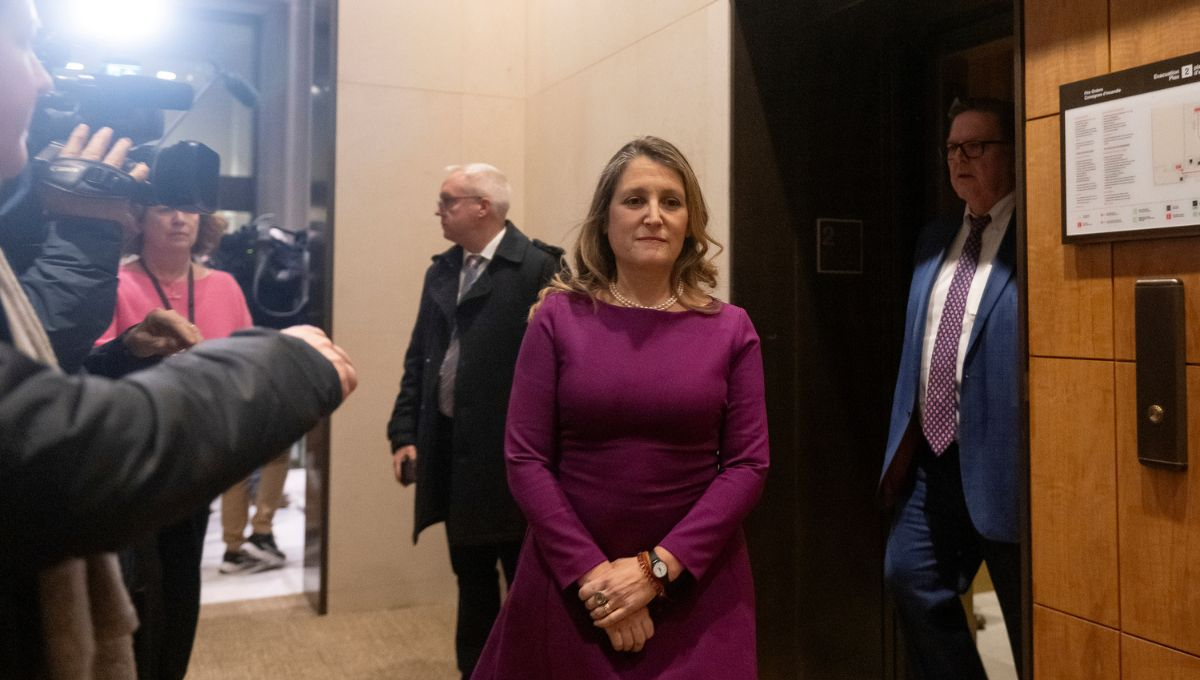 Chrystia Freeland viceprimera ministra y ministra de Finanzas, presentpo el lunes su renuncia al gabinete canadiense