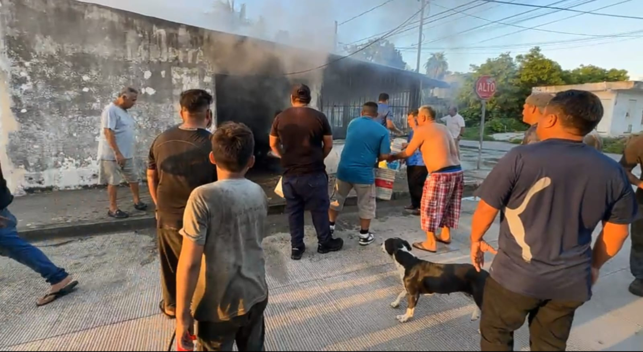 La Región 228 de Cancún vio el incendio de un predio.