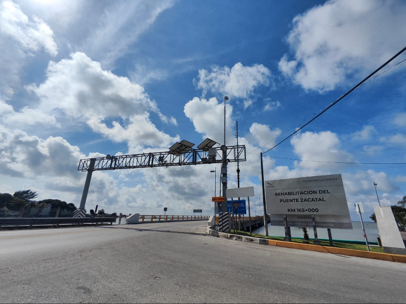 El acceso-salida del Puente Zacatal permaneció sin actividad tras la falta de convocatoria.