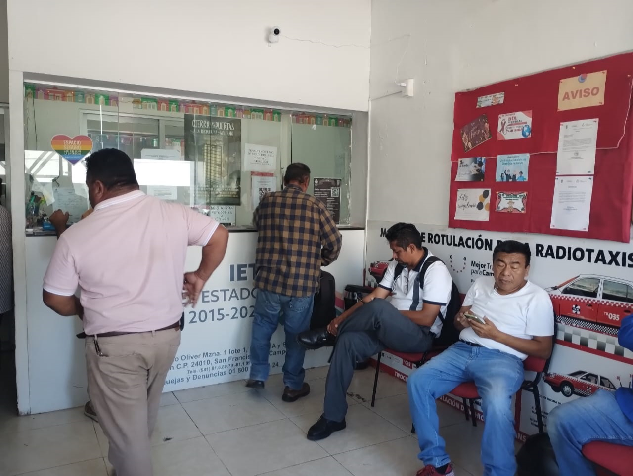 Taxistas de Campeche denuncian lentitud en el IET tras nombramiento de nuevo director