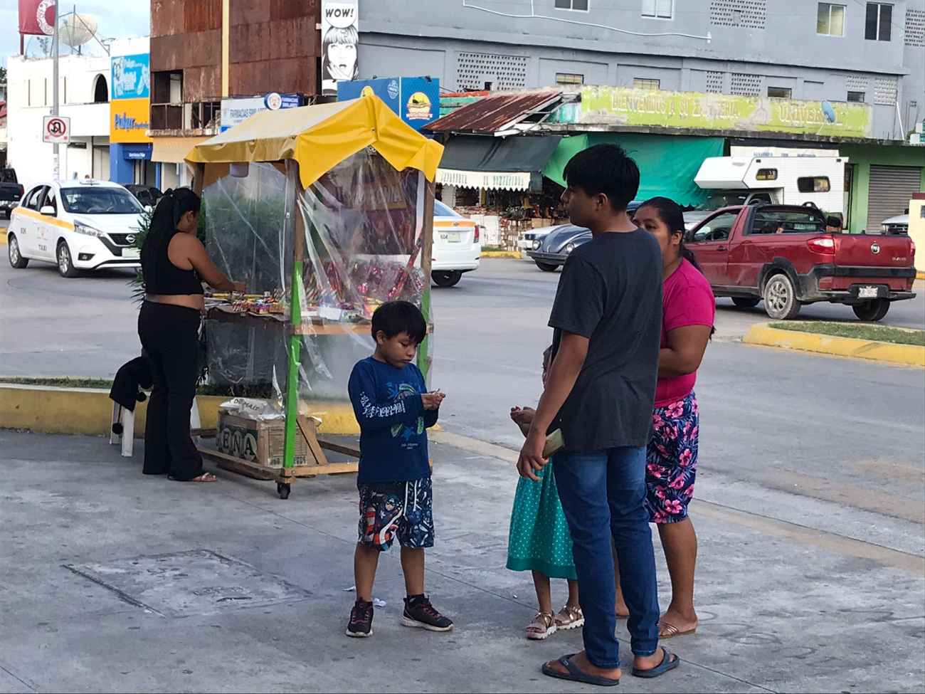 La pirotecnia es utilizada incluso por niños pequeños.