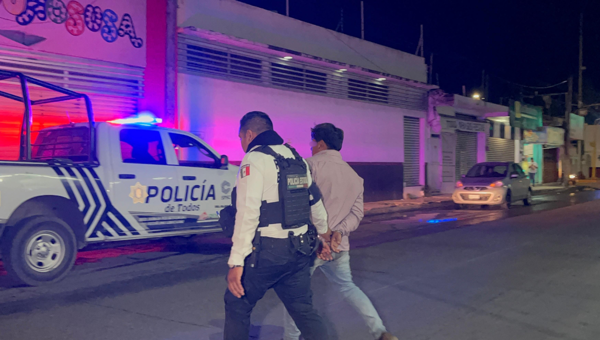 Elementos de la Policía Estatal Preventiva detuvieron a un motociclista ebrio en la avenida Belisario Domínguez