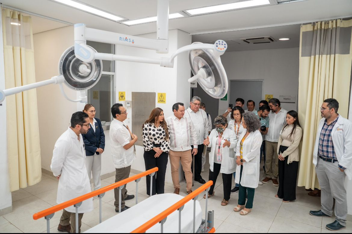 Gobernador Joaquín Díaz Mena supervisa Hospital Materno Infantil para mejorar la atención médica.