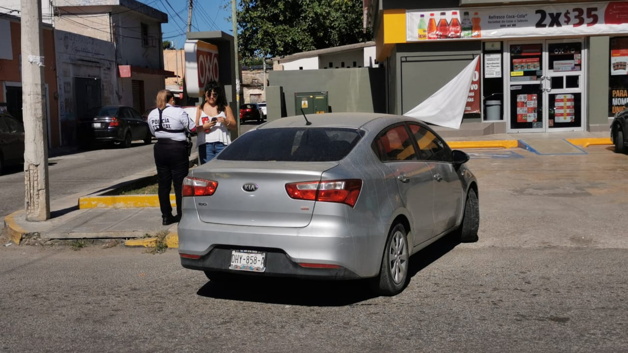 Una imprudente conductora provocó un accidente en la avenida López Mateos al no respetar su alto marcado en disco.