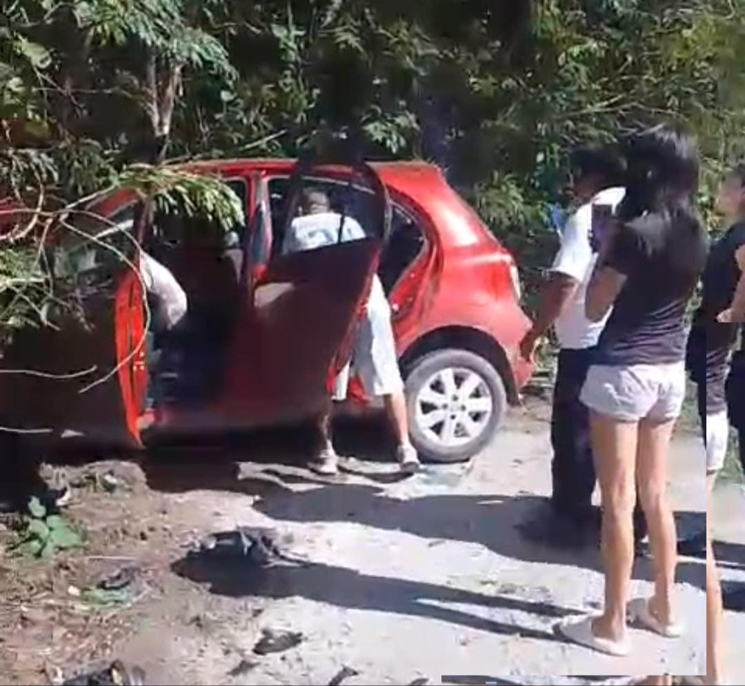 El conductor del  Nissan March rojo perdió la vida debido al impacto