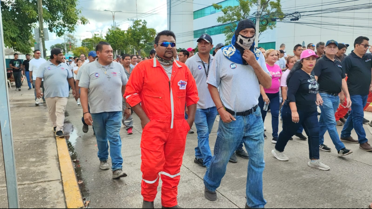 En una marcha convocada por organizaciones empresariales