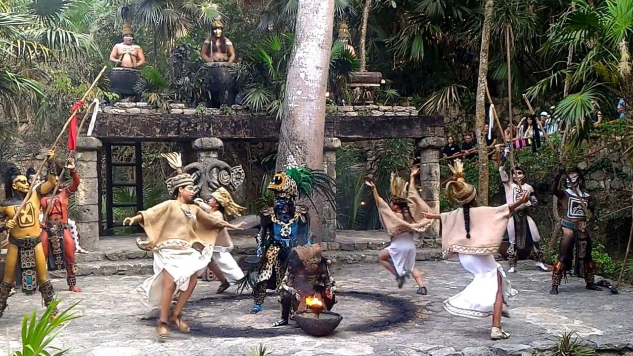 Las danzas y música ceremoniales conectan el cielo y la tierra, permitiendo la participación colectiva