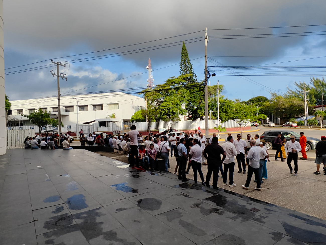 Empresarios de Ciudad del Carmen marchan en contra de Pemex; exigen sus pagos