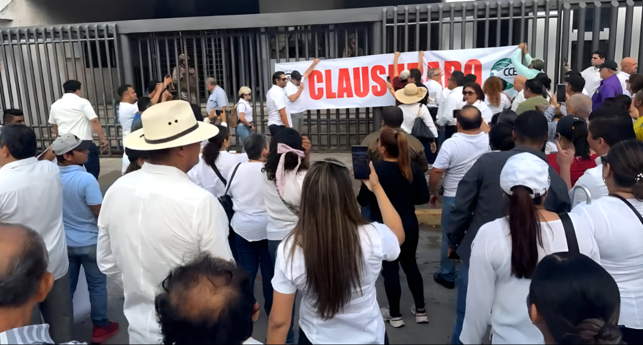 Empresarios clausuran simbólicamente las oficinas de Pemex en Ciudad del Carmen