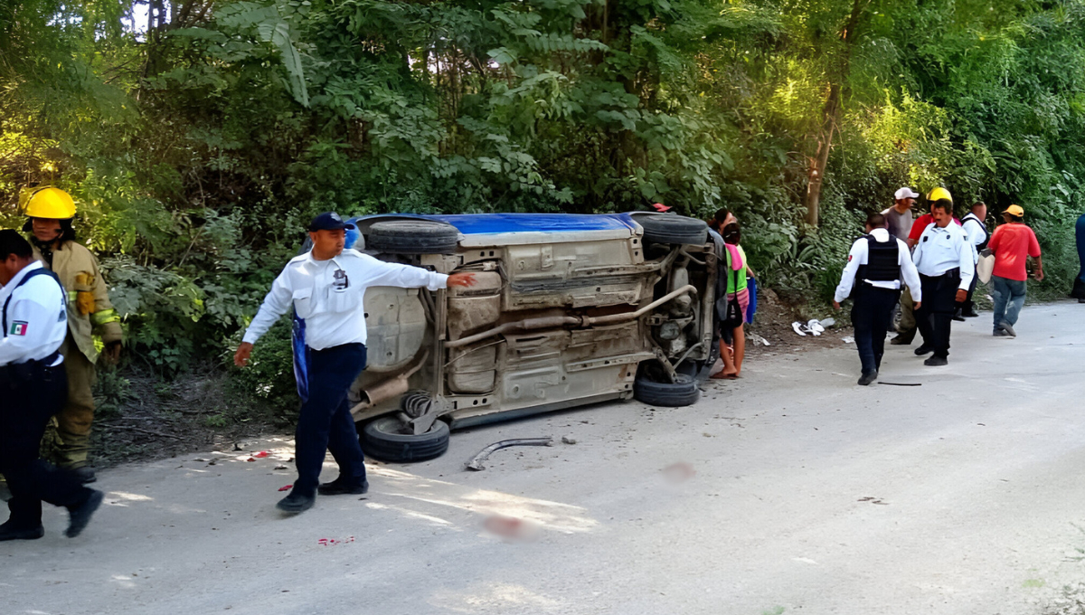 Volcadura de automóvil en Escárcega deja tres lesionados