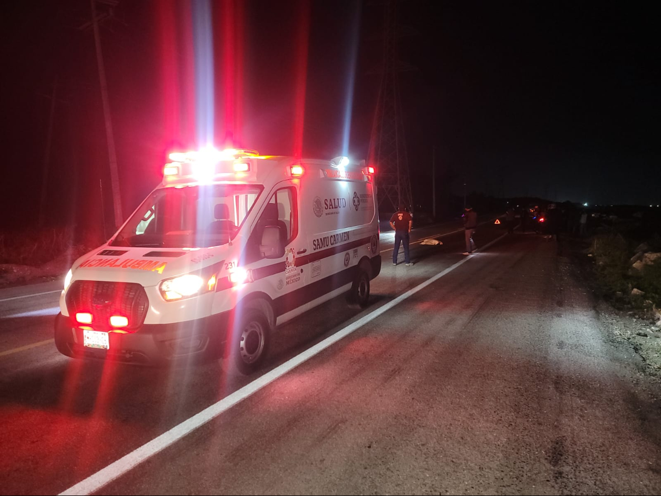 El accidente ocurrió cuando el tráiler tocó el claxon, sorprendiendo al motociclista y haciéndolo perder el control