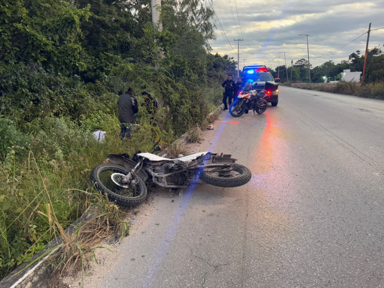 Accidente de motocicleta deja dos heridos en Cancún