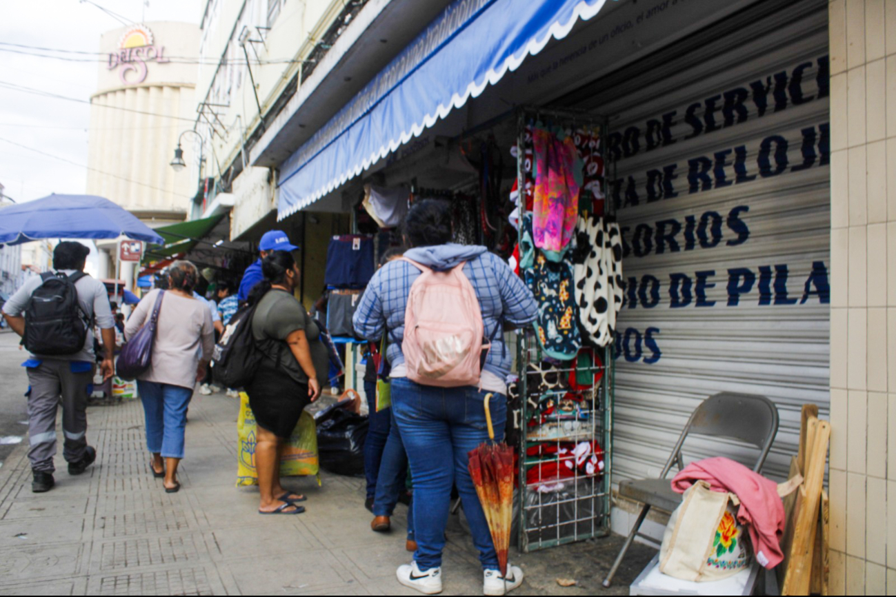 La situación afecta al 60 por ciento del comercio establecido, con una competencia desleal