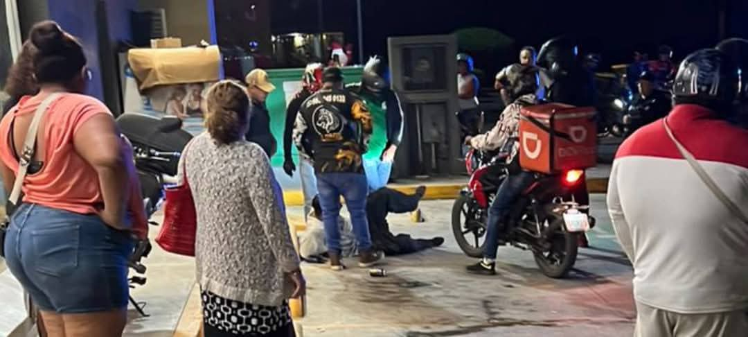 Moto repartidores realizaron un arresto ciudadano en Chetumal.